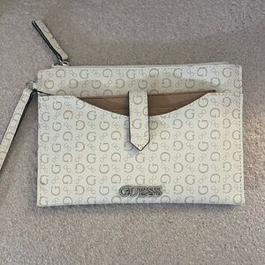 guess wristlet